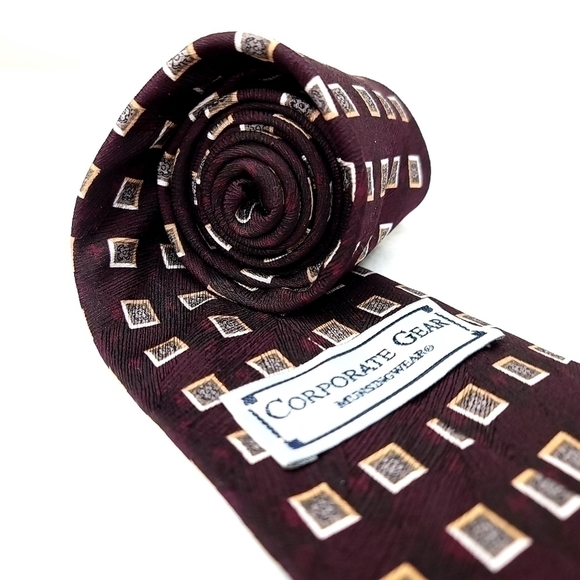 100% Silk Munsingwear Corporate Gear Brown Square Patterned Formal USA Tie - Picture 3 of 12